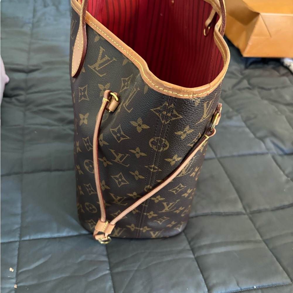Louis Vuitton Classic Brown Monogram Tote - Picture 4 of 10